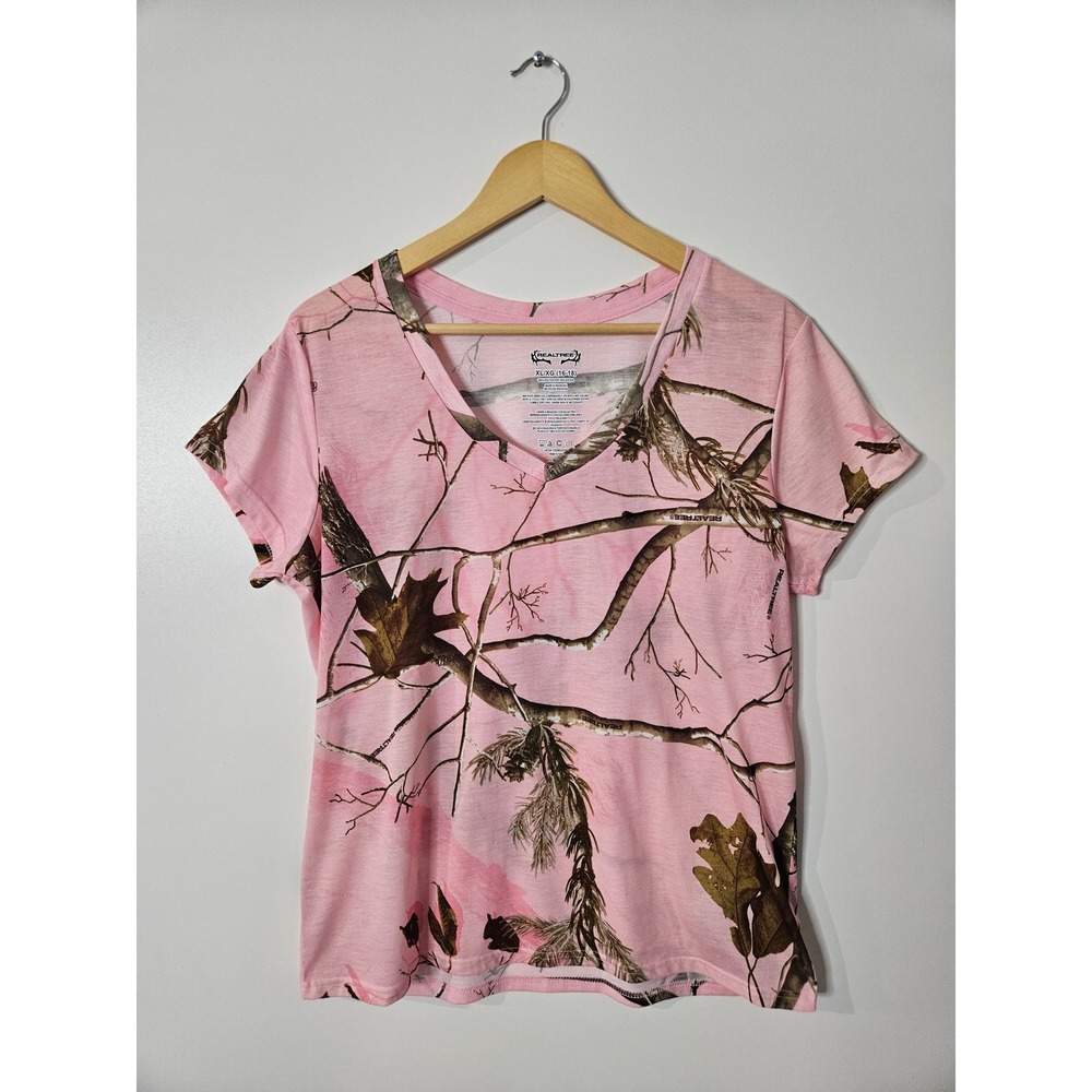 Realtree Xtra Colors Pink Camo V-Neck Shirt Womens XL 16-18 Hunting Outdoor NWOT - Picture 2 of 4